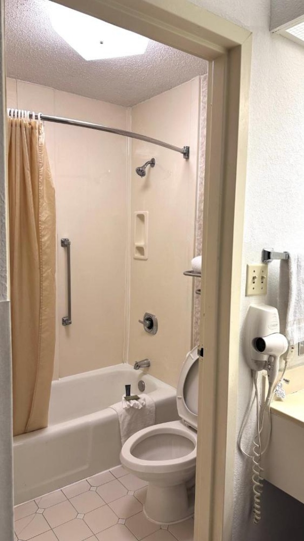 Executive Inn image 10