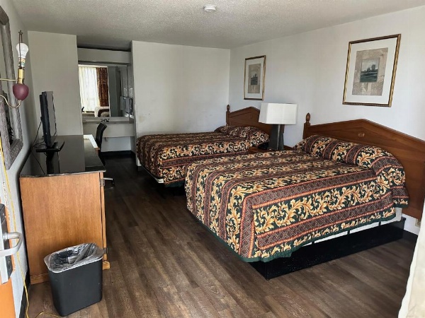 Executive Inn image 7