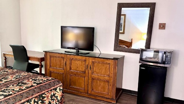 Executive Inn image 8